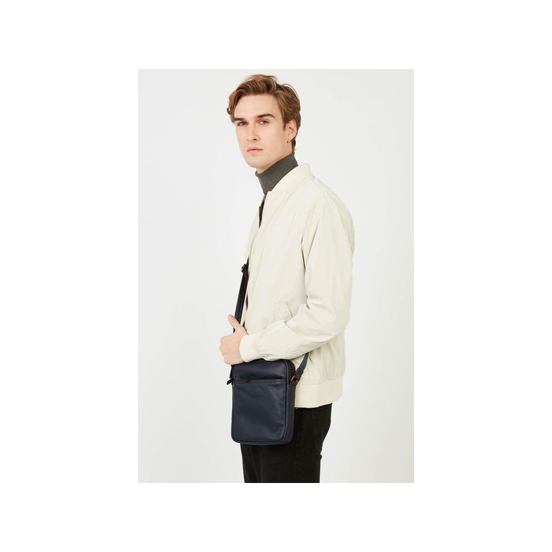 Beau sac en bandoulière en cuir pour homme